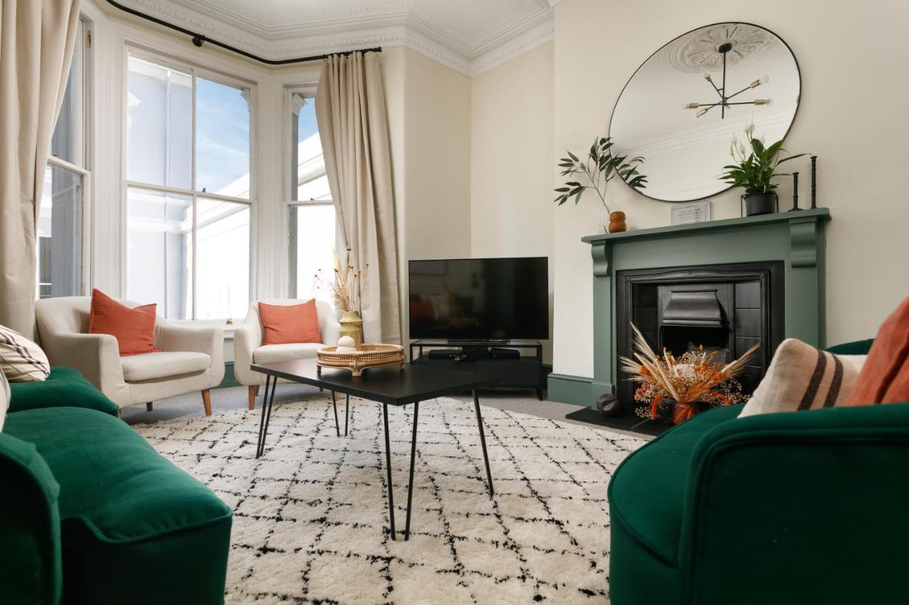 New Luxury For 2024 - Central Plymouth House - Sleeps 10 - Access To Plymouth Town - Close To The Barbican - Pets Welcome - Parking Available - By Luxe Living By Sophia Екстериор снимка