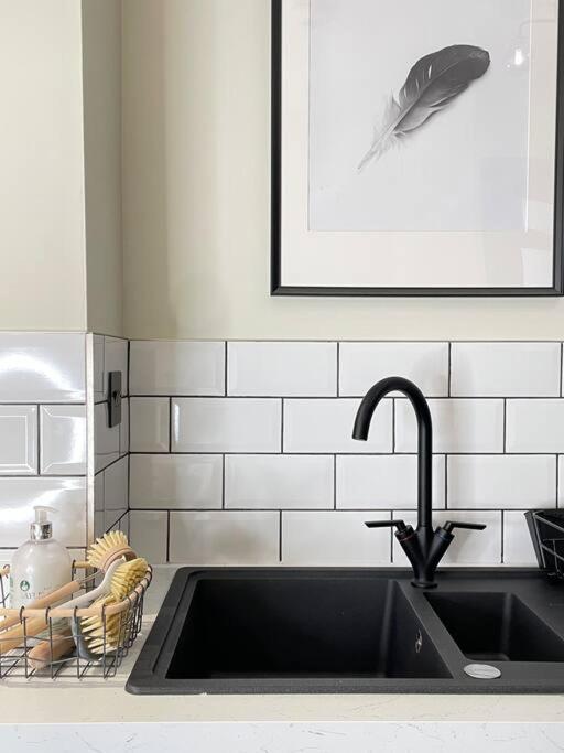 New Luxury For 2024 - Central Plymouth House - Sleeps 10 - Access To Plymouth Town - Close To The Barbican - Pets Welcome - Parking Available - By Luxe Living By Sophia Екстериор снимка
