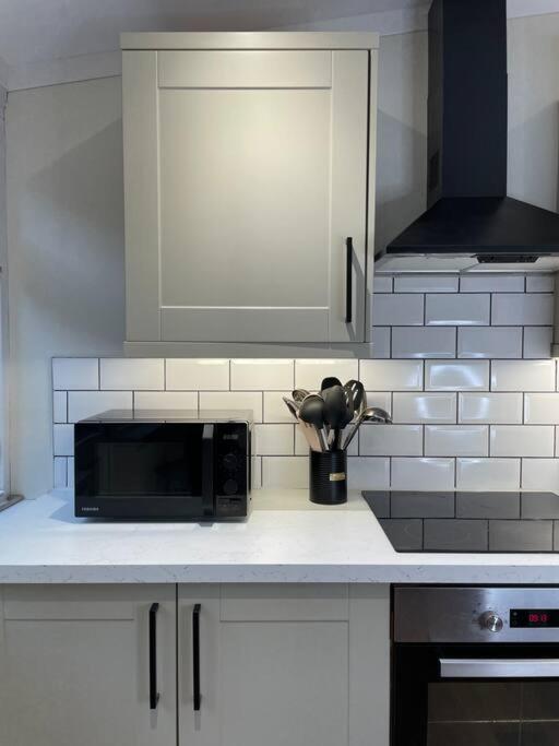 New Luxury For 2024 - Central Plymouth House - Sleeps 10 - Access To Plymouth Town - Close To The Barbican - Pets Welcome - Parking Available - By Luxe Living By Sophia Екстериор снимка