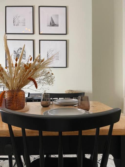 New Luxury For 2024 - Central Plymouth House - Sleeps 10 - Access To Plymouth Town - Close To The Barbican - Pets Welcome - Parking Available - By Luxe Living By Sophia Екстериор снимка