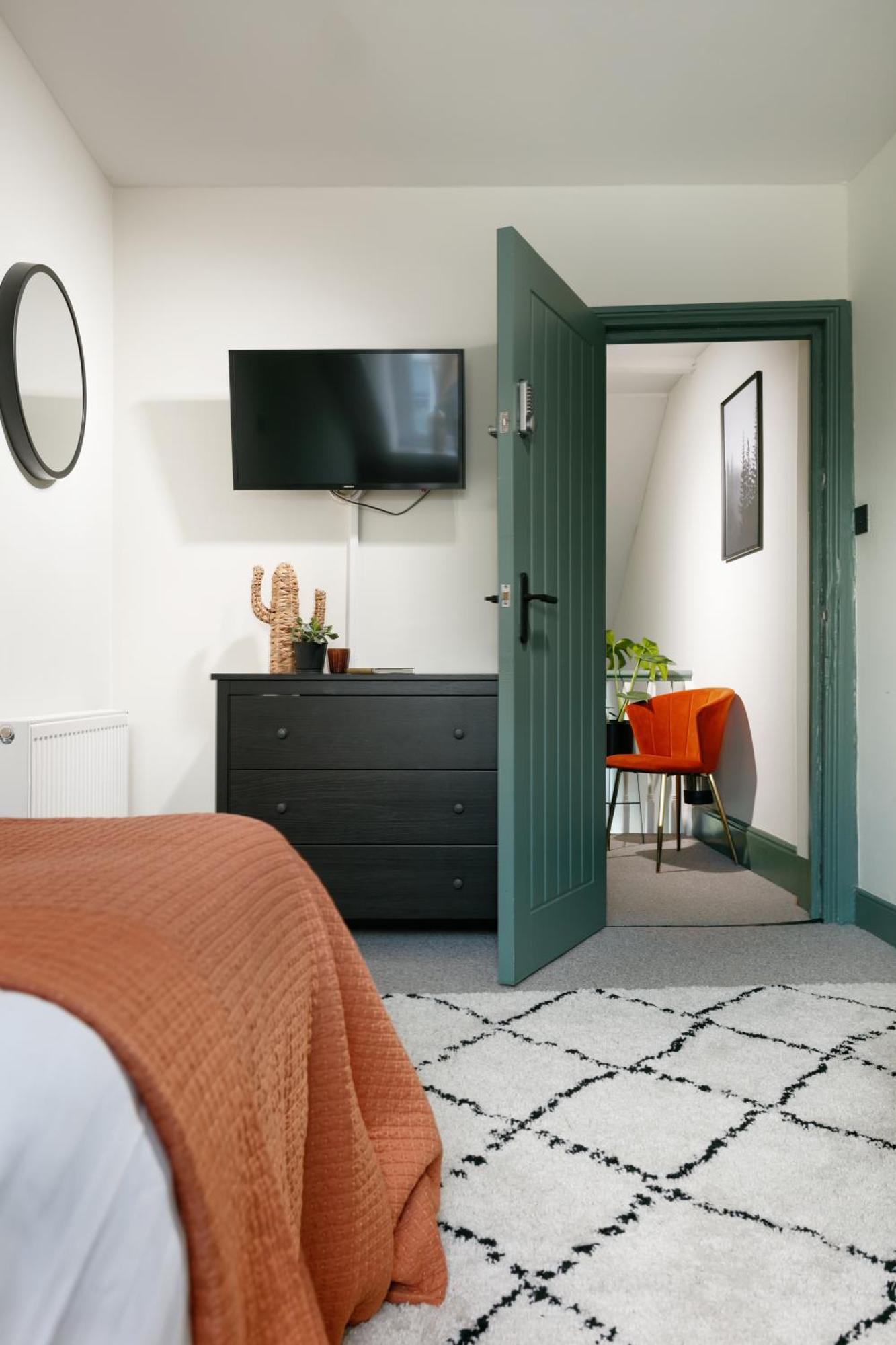 New Luxury For 2024 - Central Plymouth House - Sleeps 10 - Access To Plymouth Town - Close To The Barbican - Pets Welcome - Parking Available - By Luxe Living By Sophia Екстериор снимка