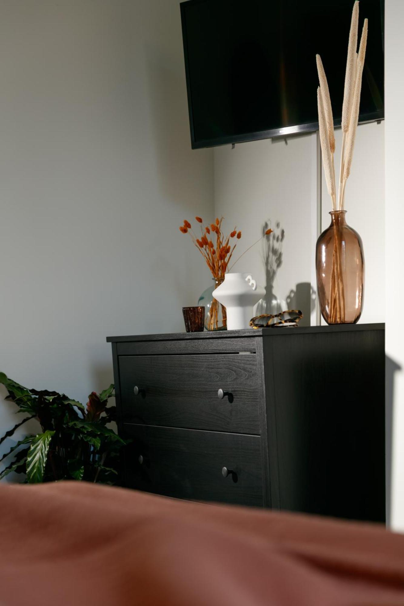 New Luxury For 2024 - Central Plymouth House - Sleeps 10 - Access To Plymouth Town - Close To The Barbican - Pets Welcome - Parking Available - By Luxe Living By Sophia Екстериор снимка