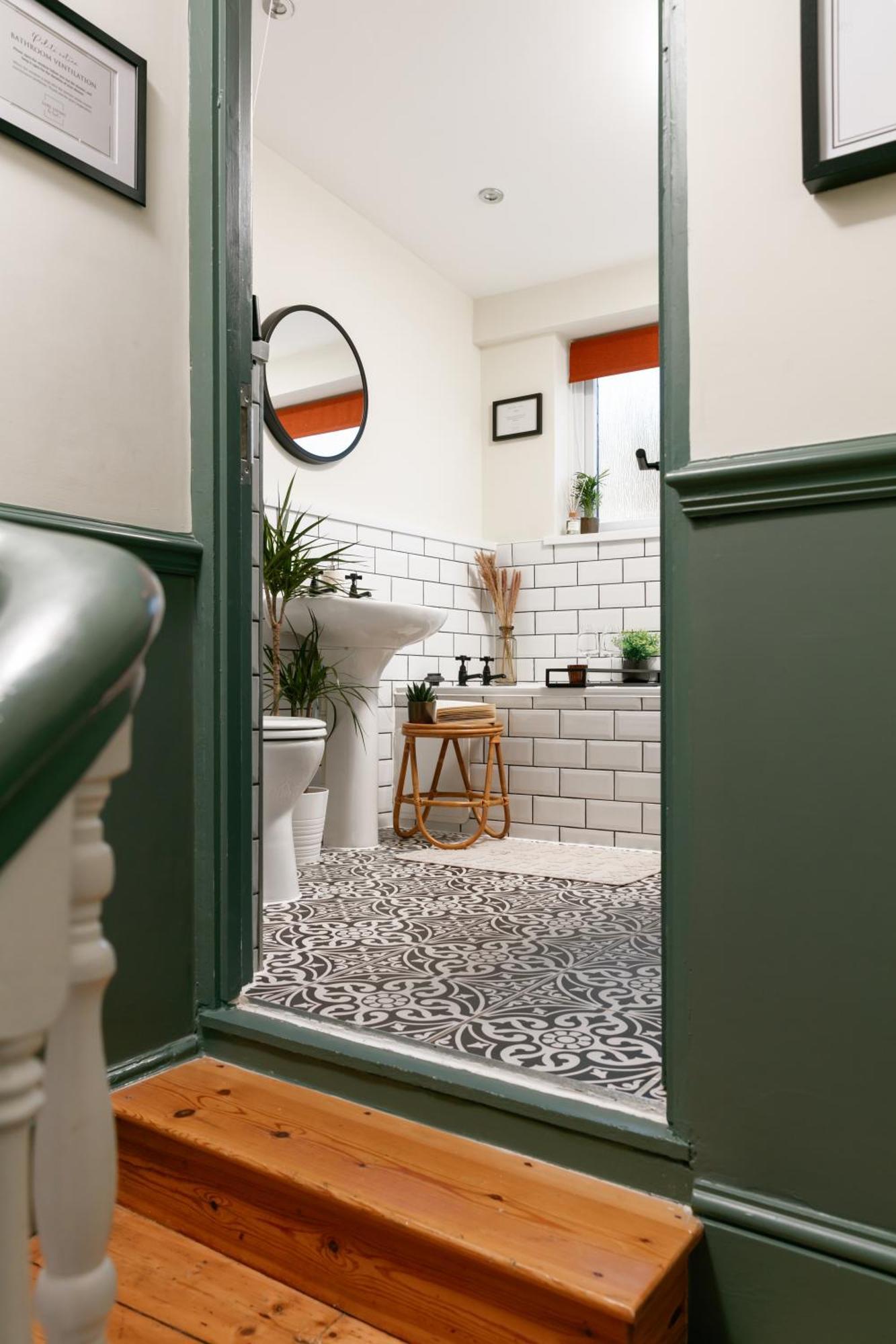 New Luxury For 2024 - Central Plymouth House - Sleeps 10 - Access To Plymouth Town - Close To The Barbican - Pets Welcome - Parking Available - By Luxe Living By Sophia Екстериор снимка