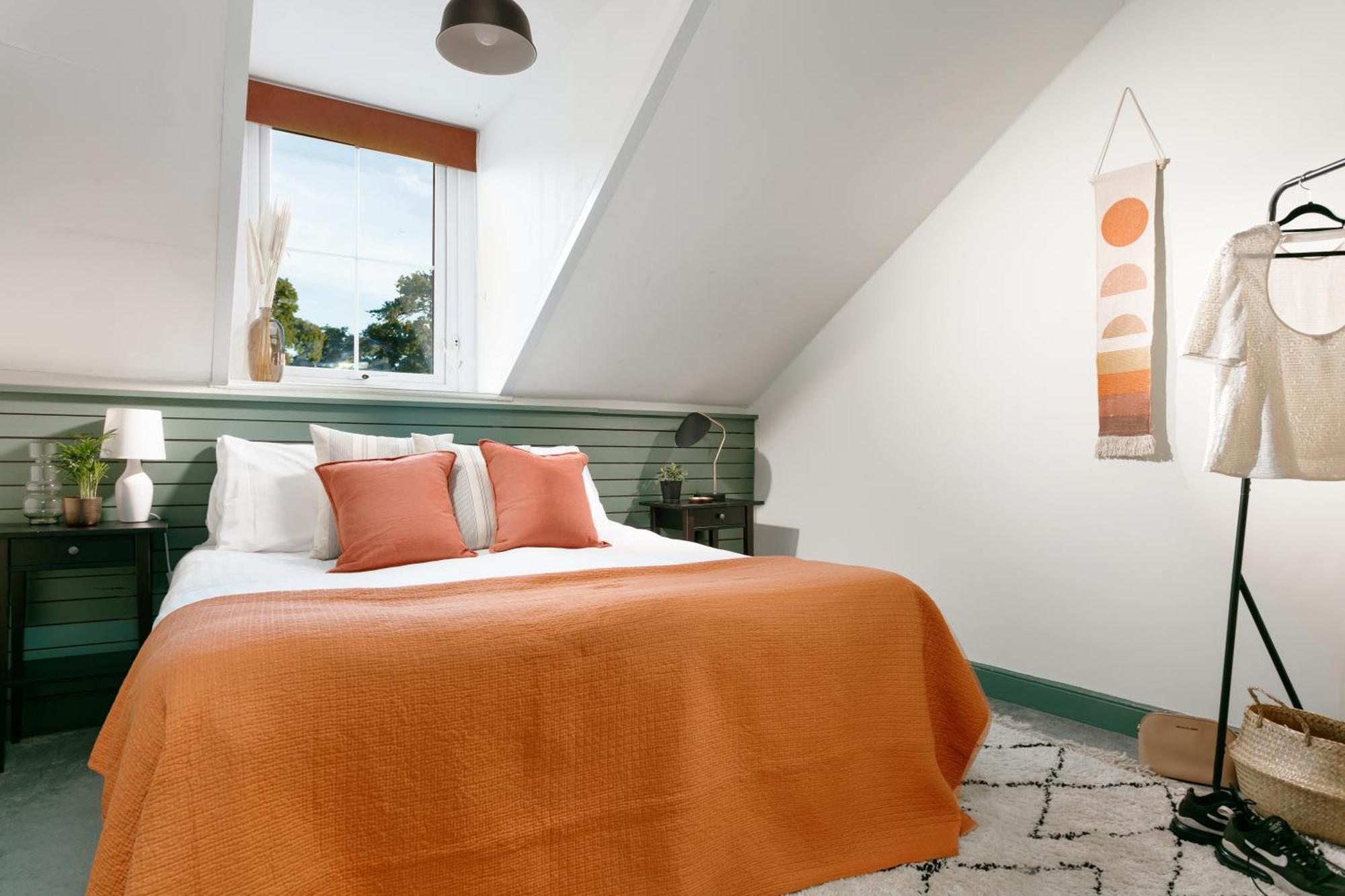 New Luxury For 2024 - Central Plymouth House - Sleeps 10 - Access To Plymouth Town - Close To The Barbican - Pets Welcome - Parking Available - By Luxe Living By Sophia Екстериор снимка