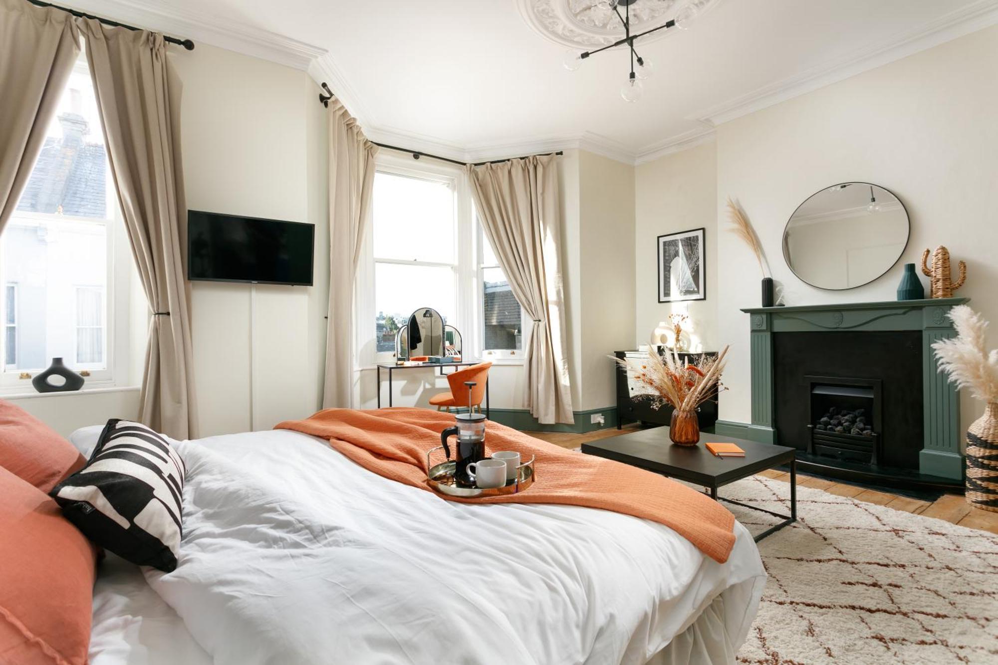 New Luxury For 2024 - Central Plymouth House - Sleeps 10 - Access To Plymouth Town - Close To The Barbican - Pets Welcome - Parking Available - By Luxe Living By Sophia Екстериор снимка